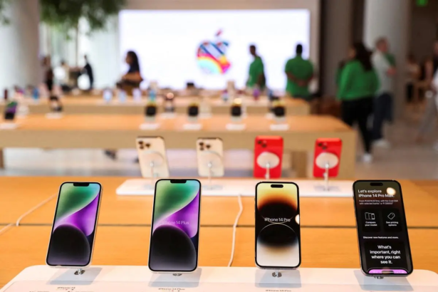 How apple is beating trump’s tariffs: 600 tonnes of iphones airlifted from india!