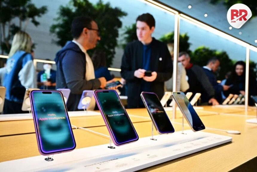 Apple’s $500b slide triggers iphone shopping spree across u. S.