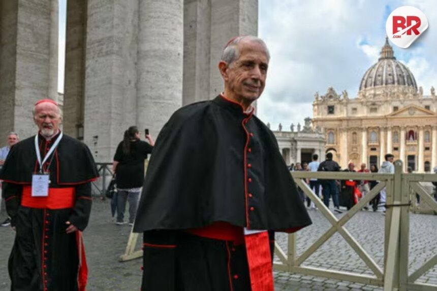 Cardinals begin voting for new pope in historic conclave