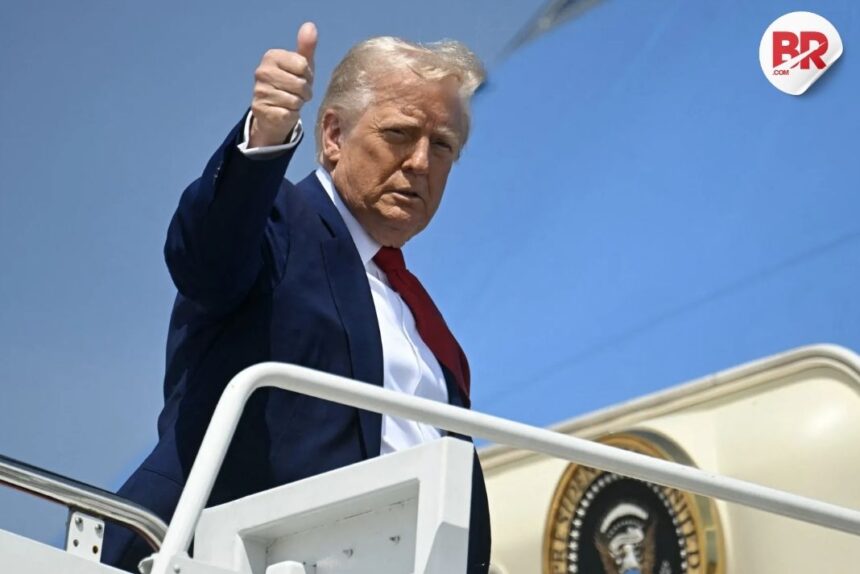 Trump visits u. S. Base in qatar, rejects past gulf intervention