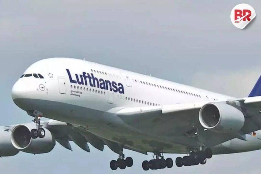 Lufthansa co-pilot collapses, plane flies 10 minutes alone