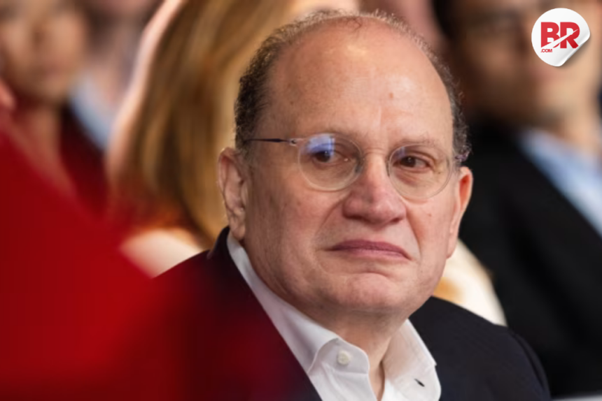 Hsbc’s power player mark tucker walks away — and aia just got its secret weapon back! 1 Hsbc