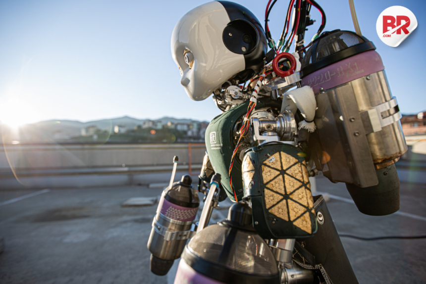 Watch | italian engineers demo first-ever flying humanoid robot - ironcub3! 1 Ironcub3